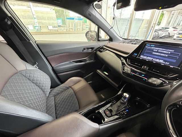 トヨタ Ｃ－ＨＲ G－T 宮城県 2017(平29)年 4.2万km ホワイトパールクリスタルシャイン ４WD/純正ナビ（AM/FM/CD/DVD/BT/SD/SDREC）/TVフルセグ/バックカメラ/レーダークルーズコントロール追従有り（衝突軽減）/横揺れ防止/レーンアシスト/車両接近通報装置/パーキングソナー/オートライト/オートマチックハイビーム/純正フロアマット/プッシュスタート/純正AWスタッドレスタイヤ（215/60R17）/保証書/記録簿/取扱説明書