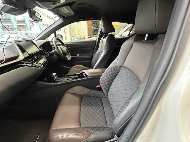 トヨタ Ｃ－ＨＲ G－T 宮城県 2017(平29)年 4.2万km ホワイトパールクリスタルシャイン ４WD/純正ナビ（AM/FM/CD/DVD/BT/SD/SDREC）/TVフルセグ/バックカメラ/レーダークルーズコントロール追従有り（衝突軽減）/横揺れ防止/レーンアシスト/車両接近通報装置/パーキングソナー/オートライト/オートマチックハイビーム/純正フロアマット/プッシュスタート/純正AWスタッドレスタイヤ（215/60R17）/保証書/記録簿/取扱説明書