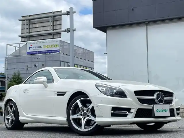 メルセデス・ベンツ ＳＬＫ２００ カーボンルック エディション 千葉県 2014(平26)年 2.6万km ダイヤモンドホワイト カーボンルックエディション/マジックスカイコントロールパノラミックバイオルーフ/カーボンインナーパネル/グリーンパイピング付きブラックナッパカワシート/電動開閉ハードトップ/クルーズコントロール/純正ナビ/・CD/DVD/Bluetooth/バックカメラ/ETC/メモリ付パワーシート/シートヒーター/コーナーセンサー/プッシュスタート/スマートキー/HIDヘッドライト/AMGチタニウムグレー塗装5本スポークアルミホイール/ドライブレコーダー/スペアキー/保証書/取扱説明書/整備記録簿