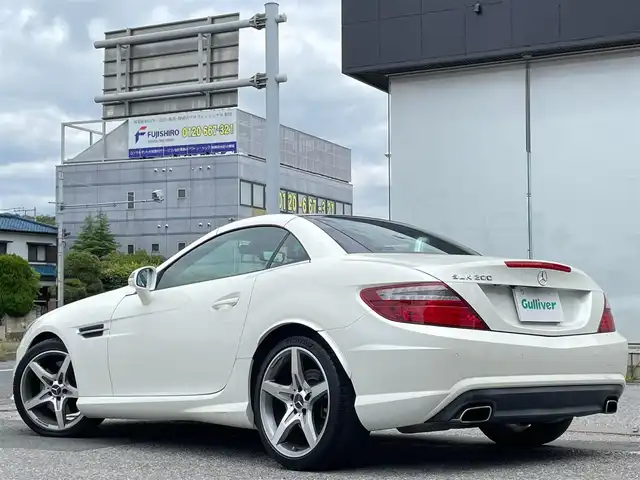 メルセデス・ベンツ ＳＬＫ２００ カーボンルック エディション 千葉県 2014(平26)年 2.6万km ダイヤモンドホワイト カーボンルックエディション/マジックスカイコントロールパノラミックバイオルーフ/カーボンインナーパネル/グリーンパイピング付きブラックナッパカワシート/電動開閉ハードトップ/クルーズコントロール/純正ナビ/・CD/DVD/Bluetooth/バックカメラ/ETC/メモリ付パワーシート/シートヒーター/コーナーセンサー/プッシュスタート/スマートキー/HIDヘッドライト/AMGチタニウムグレー塗装5本スポークアルミホイール/ドライブレコーダー/スペアキー/保証書/取扱説明書/整備記録簿