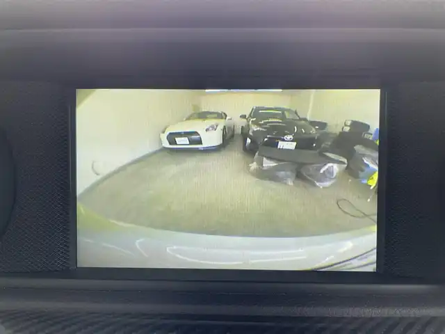 メルセデス・ベンツ ＳＬＫ２００ カーボンルック エディション 千葉県 2014(平26)年 2.6万km ダイヤモンドホワイト カーボンルックエディション/マジックスカイコントロールパノラミックバイオルーフ/カーボンインナーパネル/グリーンパイピング付きブラックナッパカワシート/電動開閉ハードトップ/クルーズコントロール/純正ナビ/・CD/DVD/Bluetooth/バックカメラ/ETC/メモリ付パワーシート/シートヒーター/コーナーセンサー/プッシュスタート/スマートキー/HIDヘッドライト/AMGチタニウムグレー塗装5本スポークアルミホイール/ドライブレコーダー/スペアキー/保証書/取扱説明書/整備記録簿