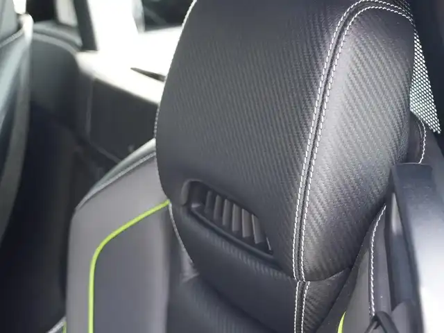メルセデス・ベンツ ＳＬＫ２００ カーボンルック エディション 静岡県 2014(平26)年 2.6万km ダイヤモンドホワイト 100台限定カーボンルックエディション/マジックスカイコントロールパノラミックバイオルーフ/ｄｅｓｉｇｎｏチタニウムグレー専用ナッパレザーAMGカーボンインテリアトリム/レーダーセーフティ /衝突軽減ブレーキACC/レーンキープ アシスト/ブラインドスポットモニター/CommandシステムHDDナビフルセグTV Bluetooth/バックカメラ/AMGチタニウムグレー塗装5本スポークアルミホイール/ドライブレコーダー/スペアキー/保証書/取扱説明書/整備記録簿