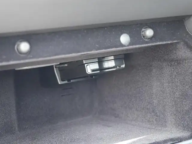 メルセデス・ベンツ ＳＬＫ２００ カーボンルック エディション 静岡県 2014(平26)年 2.6万km ダイヤモンドホワイト 100台限定カーボンルックエディション/マジックスカイコントロールパノラミックバイオルーフ/ｄｅｓｉｇｎｏチタニウムグレー専用ナッパレザーAMGカーボンインテリアトリム/レーダーセーフティ /衝突軽減ブレーキACC/レーンキープ アシスト/ブラインドスポットモニター/CommandシステムHDDナビフルセグTV Bluetooth/バックカメラ/AMGチタニウムグレー塗装5本スポークアルミホイール/ドライブレコーダー/スペアキー/保証書/取扱説明書/整備記録簿