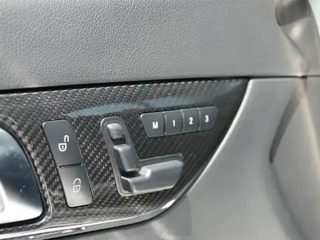 メルセデス・ベンツ ＳＬＫ２００ カーボンルック エディション 静岡県 2014(平26)年 2.6万km ダイヤモンドホワイト 100台限定カーボンルックエディション/マジックスカイコントロールパノラミックバイオルーフ/ｄｅｓｉｇｎｏチタニウムグレー専用ナッパレザーAMGカーボンインテリアトリム/レーダーセーフティ /衝突軽減ブレーキACC/レーンキープ アシスト/ブラインドスポットモニター/CommandシステムHDDナビフルセグTV Bluetooth/バックカメラ/AMGチタニウムグレー塗装5本スポークアルミホイール/ドライブレコーダー/スペアキー/保証書/取扱説明書/整備記録簿