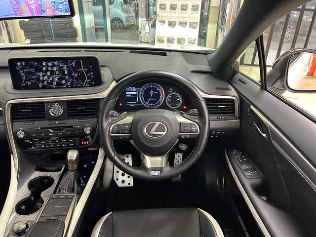 レクサス ＲＸ 300 Fスポーツ 東京都 2021(令3)年 1.5万km ホワイトノーヴァガラスフレーク 純正メーカーナビ/(CD/DVD/SD/MSV/BT/AUX/Miracast/フルセグTV)/全周囲カメラ/クリアランスソナー/TRDエアロフェンダー/TRDフロントスポイラー/サンルーフ/前後方ドライブレコーダー/デジタルインナーミラー/(ZRR038)/運転席メモリーシート/前席パワーシート/前席シートヒーター/エアシート/レザーシート/ヘッドアップディスプレイ/LTA/レーダークルーズコントロール/プリクラッシュセーフティー/BSM/RCTA/PKSB/RSA/TPMS/ステアリングヒーター/革巻きステアリング/パドルシフト/ステアリングスイッチ/電動格納ウインカーミラー/アイドリングストップ/電動パーキングブレーキ/オートホールド/横滑り防止機能/オートハイビーム/LED/ETC2.0/AC100V電源/後席サンシェード/後席プライバシーガラス/パワーバックドア/イージークローザー/トノカバー/チルトテレスコピック/純正フロアマット/置くだけ充電機能/ISOFIX