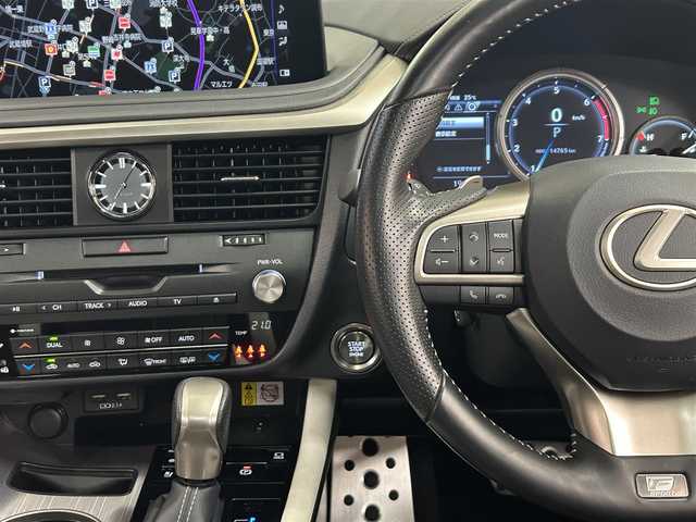 レクサス ＲＸ 300 Fスポーツ 東京都 2021(令3)年 1.5万km ホワイトノーヴァガラスフレーク 純正メーカーナビ/(CD/DVD/SD/MSV/BT/AUX/Miracast/フルセグTV)/全周囲カメラ/クリアランスソナー/TRDエアロフェンダー/TRDフロントスポイラー/サンルーフ/前後方ドライブレコーダー/デジタルインナーミラー/(ZRR038)/運転席メモリーシート/前席パワーシート/前席シートヒーター/エアシート/レザーシート/ヘッドアップディスプレイ/LTA/レーダークルーズコントロール/プリクラッシュセーフティー/BSM/RCTA/PKSB/RSA/TPMS/ステアリングヒーター/革巻きステアリング/パドルシフト/ステアリングスイッチ/電動格納ウインカーミラー/アイドリングストップ/電動パーキングブレーキ/オートホールド/横滑り防止機能/オートハイビーム/LED/ETC2.0/AC100V電源/後席サンシェード/後席プライバシーガラス/パワーバックドア/イージークローザー/トノカバー/チルトテレスコピック/純正フロアマット/置くだけ充電機能/ISOFIX