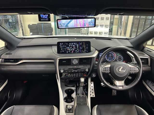 レクサス ＲＸ 300 Fスポーツ 東京都 2021(令3)年 1.5万km ホワイトノーヴァガラスフレーク 純正メーカーナビ/(CD/DVD/SD/MSV/BT/AUX/Miracast/フルセグTV)/全周囲カメラ/クリアランスソナー/TRDエアロフェンダー/TRDフロントスポイラー/サンルーフ/前後方ドライブレコーダー/デジタルインナーミラー/(ZRR038)/運転席メモリーシート/前席パワーシート/前席シートヒーター/エアシート/レザーシート/ヘッドアップディスプレイ/LTA/レーダークルーズコントロール/プリクラッシュセーフティー/BSM/RCTA/PKSB/RSA/TPMS/ステアリングヒーター/革巻きステアリング/パドルシフト/ステアリングスイッチ/電動格納ウインカーミラー/アイドリングストップ/電動パーキングブレーキ/オートホールド/横滑り防止機能/オートハイビーム/LED/ETC2.0/AC100V電源/後席サンシェード/後席プライバシーガラス/パワーバックドア/イージークローザー/トノカバー/チルトテレスコピック/純正フロアマット/置くだけ充電機能/ISOFIX