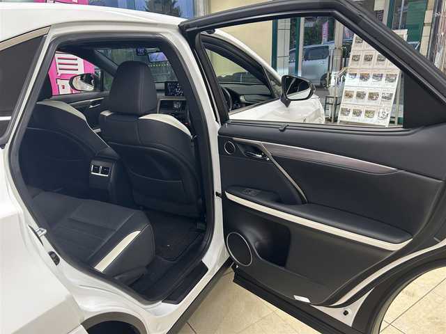 レクサス ＲＸ 300 Fスポーツ 東京都 2021(令3)年 1.5万km ホワイトノーヴァガラスフレーク 純正メーカーナビ/(CD/DVD/SD/MSV/BT/AUX/Miracast/フルセグTV)/全周囲カメラ/クリアランスソナー/TRDエアロフェンダー/TRDフロントスポイラー/サンルーフ/前後方ドライブレコーダー/デジタルインナーミラー/(ZRR038)/運転席メモリーシート/前席パワーシート/前席シートヒーター/エアシート/レザーシート/ヘッドアップディスプレイ/LTA/レーダークルーズコントロール/プリクラッシュセーフティー/BSM/RCTA/PKSB/RSA/TPMS/ステアリングヒーター/革巻きステアリング/パドルシフト/ステアリングスイッチ/電動格納ウインカーミラー/アイドリングストップ/電動パーキングブレーキ/オートホールド/横滑り防止機能/オートハイビーム/LED/ETC2.0/AC100V電源/後席サンシェード/後席プライバシーガラス/パワーバックドア/イージークローザー/トノカバー/チルトテレスコピック/純正フロアマット/置くだけ充電機能/ISOFIX