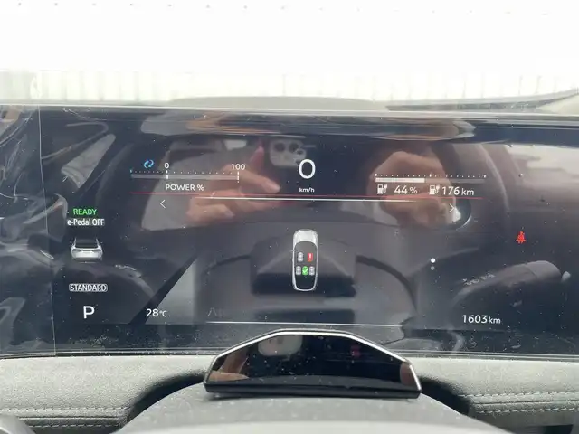 日産 アリア B9 e－4ORCE プレミア 熊本県 2024(令6)年 0.2万km パープル カラーコード：DAP（ミッドナイトパープル）/純正ナビ/・AM/FM/HDMI/BT/・AppleCarPlay/AndroidAuto/・フルセグTV/全周囲カメラ/・フロント/バック/サイド/プロパイロット/衝突防止支援/踏み間違い防止支援/後側方車両検知支援/後側方車両衝突防止支援/車両逸脱警報/車両逸脱防止支援/駐車支援/オートマチックハイビーム/純正革巻きステアリング/・ステアリングスイッチ/レザーシート/・D/N席パワーシート/・D/N席シートヒーター/・全席シートヒーター/オートライト/・LEDライト/・フォグランプ/デジタルインナーミラー/電動アームレスト/サンルーフ/ETC2.0/BOSEプレミアムサウンド/前後ドライブレコーダー/電動格納ミラー/・ウィンカーミラー/e-pedal/置くだけ充電/電動サイドブレーキ/・オートホールドボタン/パワーバックドア/フルエアロ/純正ドアバイザー/純正アルミホイール/純正フロアマット/スマートキー/・スペアキー