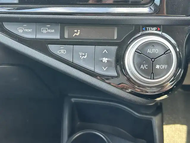 トヨタ アクア G 岡山県 2015(平27)年 5.3万km ブラックマイカ 登録時走行距離52559km/ワンオーナー/純正ナビ/フルセグTV(AM.FM.CD.DVD.TV.BT)/バックカメラ/ビルトインETC/シートヒーター/クルーズコントロール/横滑り防止装置/オートライト/アイドリングストップ/15インチ純正AW/純正フロアマット/プッシュスタート/スマートキー