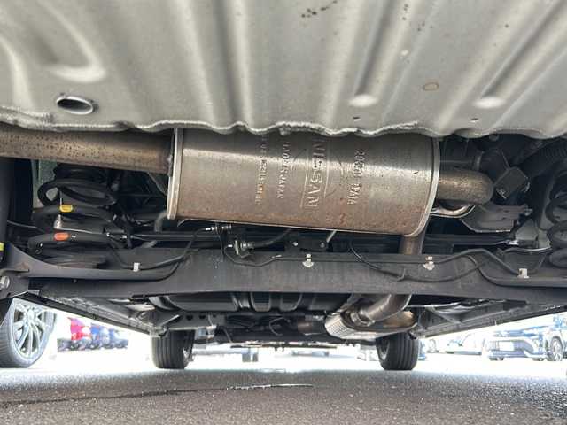 日産 セレナ ハイウェイスターVセレクションⅡ 京都府 2018(平30)年 5.7万km ブリリアントホワイトパール 純正９インチナビ(AM/FM/ワンセグ/SD/CD/DVD/BT)/フリップダウンモニター　/衝突軽減装置　/両側電動スライドドア　/禁煙車　/バックカメラ　/オートＬＥＤヘッドライト　/スマートキー　/ドライブレコーダー　/純正アルミ　/電動格納ミラー　/ＥＴＣ/ドアバイザー/電動パーキング/プッシュスタート/スペアキー×１/電動格納ミラー