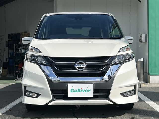 日産 セレナ ハイウェイスターVセレクションⅡ 京都府 2018(平30)年 5.7万km ブリリアントホワイトパール 純正９インチナビ(AM/FM/ワンセグ/SD/CD/DVD/BT)/フリップダウンモニター　/衝突軽減装置　/両側電動スライドドア　/禁煙車　/バックカメラ　/オートＬＥＤヘッドライト　/スマートキー　/ドライブレコーダー　/純正アルミ　/電動格納ミラー　/ＥＴＣ/ドアバイザー/電動パーキング/プッシュスタート/スペアキー×１/電動格納ミラー