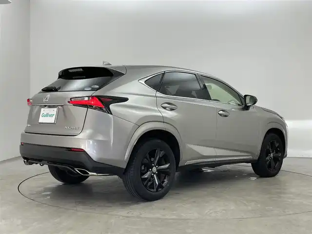 レクサス ＮＸ 200t アーバンスタイル 埼玉県 2017(平29)年 1.3万km ソニックチタニウム メーカーナビ　バックカメラ　赤レザーシート　三眼ＬＥＤ　クルーズコントロール　ビルトインＥＴＣ２．０　シートヒーター　メモリシート　ステアリングヒーター　純正アルミホイール　オートライト　地デジＴＶ