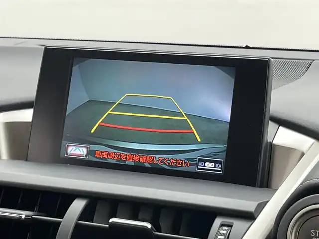レクサス ＮＸ 200t アーバンスタイル 埼玉県 2017(平29)年 1.3万km ソニックチタニウム メーカーナビ　バックカメラ　赤レザーシート　三眼ＬＥＤ　クルーズコントロール　ビルトインＥＴＣ２．０　シートヒーター　メモリシート　ステアリングヒーター　純正アルミホイール　オートライト　地デジＴＶ
