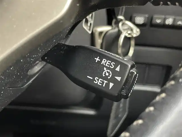 レクサス ＮＸ 200t アーバンスタイル 埼玉県 2017(平29)年 1.3万km ソニックチタニウム メーカーナビ　バックカメラ　赤レザーシート　三眼ＬＥＤ　クルーズコントロール　ビルトインＥＴＣ２．０　シートヒーター　メモリシート　ステアリングヒーター　純正アルミホイール　オートライト　地デジＴＶ