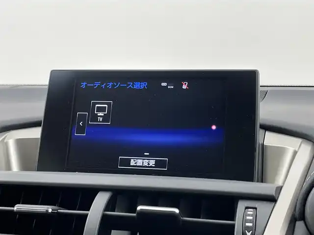 レクサス ＮＸ 200t アーバンスタイル 埼玉県 2017(平29)年 1.3万km ソニックチタニウム メーカーナビ　バックカメラ　赤レザーシート　三眼ＬＥＤ　クルーズコントロール　ビルトインＥＴＣ２．０　シートヒーター　メモリシート　ステアリングヒーター　純正アルミホイール　オートライト　地デジＴＶ