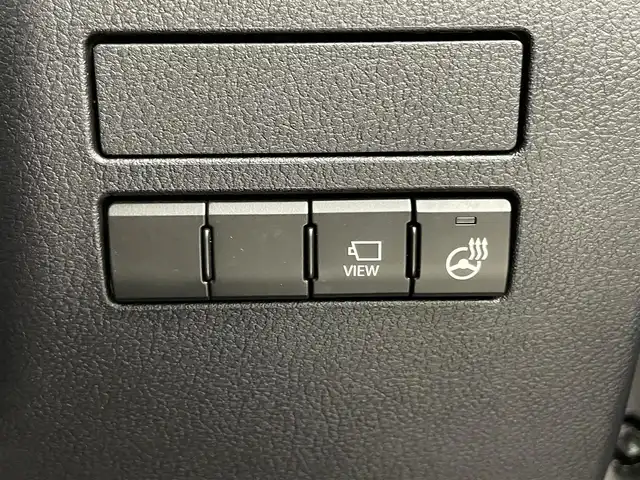 レクサス ＮＸ 200t アーバンスタイル 埼玉県 2017(平29)年 1.3万km ソニックチタニウム メーカーナビ　バックカメラ　赤レザーシート　三眼ＬＥＤ　クルーズコントロール　ビルトインＥＴＣ２．０　シートヒーター　メモリシート　ステアリングヒーター　純正アルミホイール　オートライト　地デジＴＶ
