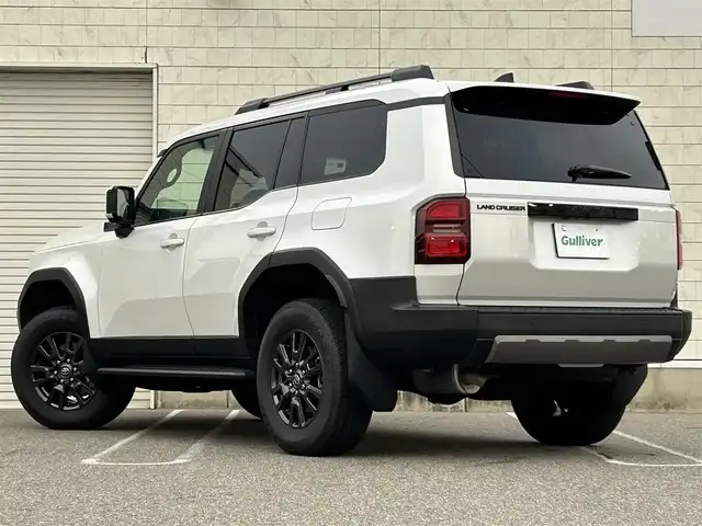 トヨタ ランドクルーザー ２５０ VX 新潟県 2024(令6)年 0.9万km プラチナホワイトパールマイカ ワンオーナー/ムーンルーフ/衝突軽減/全方位カメラ/純正12.3インチディスプレイオーディオ/(AM/FM/BT/フルセグ)/ETC2.0/デジタルインナーミラー/レーダークルーズコントロール/パワーバックドア/コーナーセンサー/ルーフレール/黒革ーシート/シートヒーター/エアーシート/ハンドルヒーター/革巻きステアリング/ステアリングスイッチ/AUTOライト/AUTOハイビーム/LEDヘッドライト/プッシュスタート/スマートキー/スペアキー