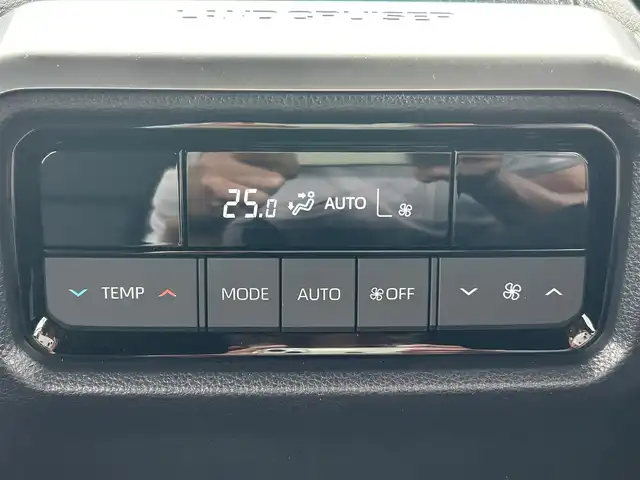 トヨタ ランドクルーザー ２５０ VX 新潟県 2024(令6)年 0.9万km プラチナホワイトパールマイカ ワンオーナー/ムーンルーフ/衝突軽減/全方位カメラ/純正12.3インチディスプレイオーディオ/(AM/FM/BT/フルセグ)/ETC2.0/デジタルインナーミラー/レーダークルーズコントロール/パワーバックドア/コーナーセンサー/ルーフレール/黒革ーシート/シートヒーター/エアーシート/ハンドルヒーター/革巻きステアリング/ステアリングスイッチ/AUTOライト/AUTOハイビーム/LEDヘッドライト/プッシュスタート/スマートキー/スペアキー