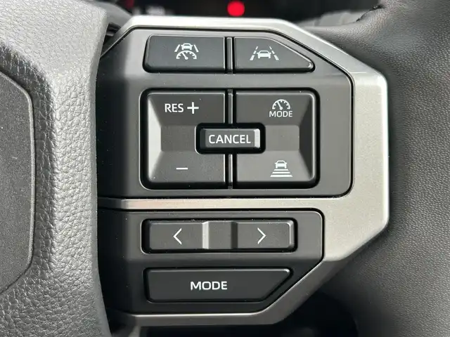 トヨタ ランドクルーザー ２５０ VX 新潟県 2024(令6)年 0.9万km プラチナホワイトパールマイカ ワンオーナー/ムーンルーフ/衝突軽減/全方位カメラ/純正12.3インチディスプレイオーディオ/(AM/FM/BT/フルセグ)/ETC2.0/デジタルインナーミラー/レーダークルーズコントロール/パワーバックドア/コーナーセンサー/ルーフレール/黒革ーシート/シートヒーター/エアーシート/ハンドルヒーター/革巻きステアリング/ステアリングスイッチ/AUTOライト/AUTOハイビーム/LEDヘッドライト/プッシュスタート/スマートキー/スペアキー