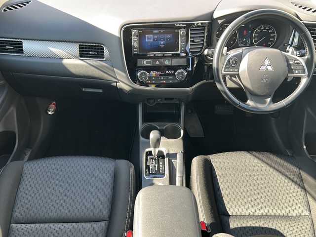 三菱 アウトランダー 24G ナビパッケージ 神奈川県 2014(平26)年 8.3万km カッパーメタリック 4WD/ワンオーナー/純正ナビ(CD/DVD/SD/BT/フルセグTV)/バック・サイドカメラ/ロックフォードサウンドシステム/衝突被害軽減ブレーキ/レーンキープアシスト/横滑り防止装置/アイドリングストップ/レーダークルーズコントロール/パドルシフト/ルーフレール/パワーバックドア/ETC/純正フロアマット/純正ドアバイザー/ISOFIX/スペアキー×1/保証書/取扱説明書