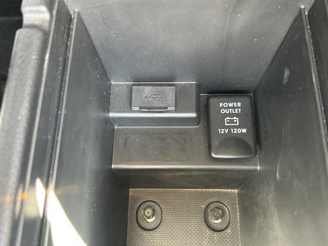 三菱 アウトランダー 24G ナビパッケージ 神奈川県 2014(平26)年 8.3万km カッパーメタリック 4WD/ワンオーナー/純正ナビ(CD/DVD/SD/BT/フルセグTV)/バック・サイドカメラ/ロックフォードサウンドシステム/衝突被害軽減ブレーキ/レーンキープアシスト/横滑り防止装置/アイドリングストップ/レーダークルーズコントロール/パドルシフト/ルーフレール/パワーバックドア/ETC/純正フロアマット/純正ドアバイザー/ISOFIX/スペアキー×1/保証書/取扱説明書