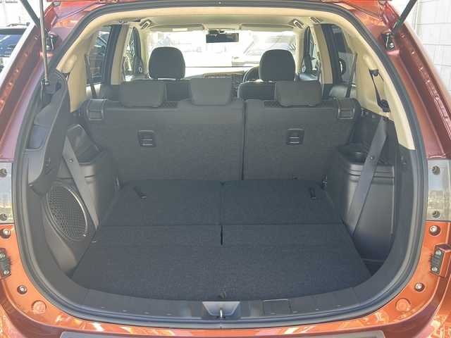 三菱 アウトランダー 24G ナビパッケージ 神奈川県 2014(平26)年 8.3万km カッパーメタリック 4WD/ワンオーナー/純正ナビ(CD/DVD/SD/BT/フルセグTV)/バック・サイドカメラ/ロックフォードサウンドシステム/衝突被害軽減ブレーキ/レーンキープアシスト/横滑り防止装置/アイドリングストップ/レーダークルーズコントロール/パドルシフト/ルーフレール/パワーバックドア/ETC/純正フロアマット/純正ドアバイザー/ISOFIX/スペアキー×1/保証書/取扱説明書