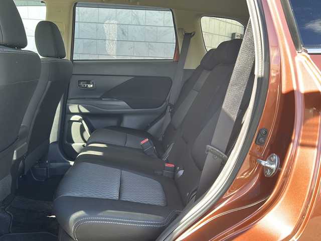 三菱 アウトランダー 24G ナビパッケージ 神奈川県 2014(平26)年 8.3万km カッパーメタリック 4WD/ワンオーナー/純正ナビ(CD/DVD/SD/BT/フルセグTV)/バック・サイドカメラ/ロックフォードサウンドシステム/衝突被害軽減ブレーキ/レーンキープアシスト/横滑り防止装置/アイドリングストップ/レーダークルーズコントロール/パドルシフト/ルーフレール/パワーバックドア/ETC/純正フロアマット/純正ドアバイザー/ISOFIX/スペアキー×1/保証書/取扱説明書