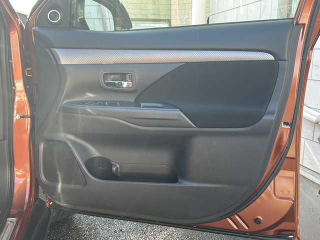 三菱 アウトランダー 24G ナビパッケージ 神奈川県 2014(平26)年 8.3万km カッパーメタリック 4WD/ワンオーナー/純正ナビ(CD/DVD/SD/BT/フルセグTV)/バック・サイドカメラ/ロックフォードサウンドシステム/衝突被害軽減ブレーキ/レーンキープアシスト/横滑り防止装置/アイドリングストップ/レーダークルーズコントロール/パドルシフト/ルーフレール/パワーバックドア/ETC/純正フロアマット/純正ドアバイザー/ISOFIX/スペアキー×1/保証書/取扱説明書