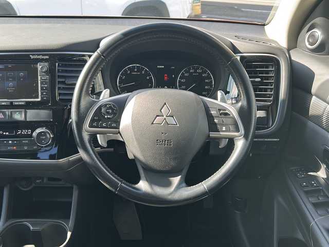 三菱 アウトランダー 24G ナビパッケージ 神奈川県 2014(平26)年 8.3万km カッパーメタリック 4WD/ワンオーナー/純正ナビ(CD/DVD/SD/BT/フルセグTV)/バック・サイドカメラ/ロックフォードサウンドシステム/衝突被害軽減ブレーキ/レーンキープアシスト/横滑り防止装置/アイドリングストップ/レーダークルーズコントロール/パドルシフト/ルーフレール/パワーバックドア/ETC/純正フロアマット/純正ドアバイザー/ISOFIX/スペアキー×1/保証書/取扱説明書