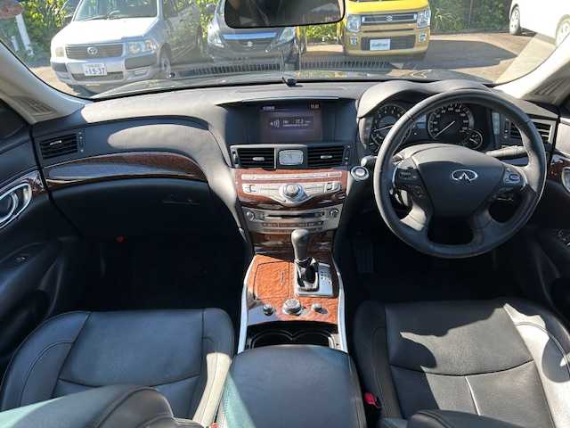 日産 フーガ 370GT 静岡県 2015(平27)年 5.3万km ダークメタルグレー 純正SDナビ/(AM/FM/CD/DVD/TV//Bluetooth)/衝突被害軽減ブレーキ/レーンキープアシスト/後側方衝突防止支援システム/ETC/レザーシート/パワーシート/BSM/シートヒーター/エアシート/純正ドライブレコーダー/メモリーシート/フルセグTV/全方位／バックカメラ/レーダークルーズコントロール/LEDライト/オートライト/スマートキー/スペアキー/プッシュスタート/純正アルミホイール18インチ/電格ミラー/純正フロアマット