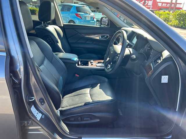 日産 フーガ 370GT 静岡県 2015(平27)年 5.3万km ダークメタルグレー 純正SDナビ/(AM/FM/CD/DVD/TV//Bluetooth)/衝突被害軽減ブレーキ/レーンキープアシスト/後側方衝突防止支援システム/ETC/レザーシート/パワーシート/BSM/シートヒーター/エアシート/純正ドライブレコーダー/メモリーシート/フルセグTV/全方位／バックカメラ/レーダークルーズコントロール/LEDライト/オートライト/スマートキー/スペアキー/プッシュスタート/純正アルミホイール18インチ/電格ミラー/純正フロアマット