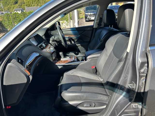 日産 フーガ 370GT 静岡県 2015(平27)年 5.3万km ダークメタルグレー 純正SDナビ/(AM/FM/CD/DVD/TV//Bluetooth)/衝突被害軽減ブレーキ/レーンキープアシスト/後側方衝突防止支援システム/ETC/レザーシート/パワーシート/BSM/シートヒーター/エアシート/純正ドライブレコーダー/メモリーシート/フルセグTV/全方位／バックカメラ/レーダークルーズコントロール/LEDライト/オートライト/スマートキー/スペアキー/プッシュスタート/純正アルミホイール18インチ/電格ミラー/純正フロアマット