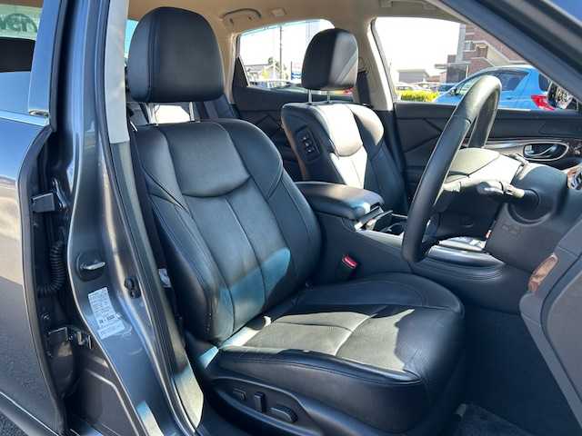 日産 フーガ 370GT 静岡県 2015(平27)年 5.3万km ダークメタルグレー 純正SDナビ/(AM/FM/CD/DVD/TV//Bluetooth)/衝突被害軽減ブレーキ/レーンキープアシスト/後側方衝突防止支援システム/ETC/レザーシート/パワーシート/BSM/シートヒーター/エアシート/純正ドライブレコーダー/メモリーシート/フルセグTV/全方位／バックカメラ/レーダークルーズコントロール/LEDライト/オートライト/スマートキー/スペアキー/プッシュスタート/純正アルミホイール18インチ/電格ミラー/純正フロアマット