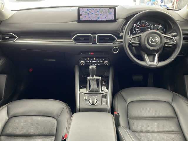マツダ ＣＸ－５ 25S Lパッケージ 兵庫県 2023(令5)年 2万km スノーフレイクホワイトパールマイカ ・純正ナビ&TV&BT&USB&スマートフォン連携/・全方位カメラ/・ETC/・純正前後ドライブレコーダー/・レーダークルーズコントロール/・i-ACTIVSENSE/・レーンキープアシスト/・車線逸脱警報/・前後コーナーセンサー/・HUD/・BSM/・衝突軽減ブレーキ/・LEDオートライト/・オートマチックハイビーム/・パワーバックドア/・パドルシフト/・レザーシート/・シートヒーター/・パワーシート/・メモリーシート/・ステアリングヒーター/・純正19インチアルミホイール/・純正フロアマット/・電動パーキングブレーキ/・ブレーキホールド/・スマートキー/・プッシュスタート/・防眩ミラー