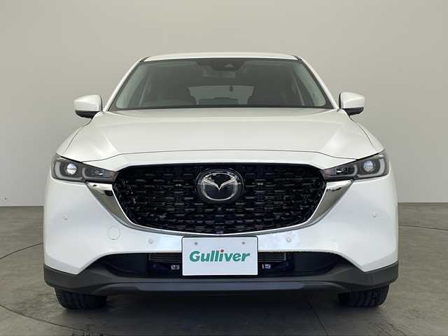 マツダ ＣＸ－５ 25S Lパッケージ 兵庫県 2023(令5)年 2万km スノーフレイクホワイトパールマイカ ・純正ナビ&TV&BT&USB&スマートフォン連携/・全方位カメラ/・ETC/・純正前後ドライブレコーダー/・レーダークルーズコントロール/・i-ACTIVSENSE/・レーンキープアシスト/・車線逸脱警報/・前後コーナーセンサー/・HUD/・BSM/・衝突軽減ブレーキ/・LEDオートライト/・オートマチックハイビーム/・パワーバックドア/・パドルシフト/・レザーシート/・シートヒーター/・パワーシート/・メモリーシート/・ステアリングヒーター/・純正19インチアルミホイール/・純正フロアマット/・電動パーキングブレーキ/・ブレーキホールド/・スマートキー/・プッシュスタート/・防眩ミラー
