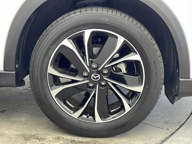 マツダ ＣＸ－５ 25S Lパッケージ 兵庫県 2023(令5)年 2万km スノーフレイクホワイトパールマイカ ・純正ナビ&TV&BT&USB&スマートフォン連携/・全方位カメラ/・ETC/・純正前後ドライブレコーダー/・レーダークルーズコントロール/・i-ACTIVSENSE/・レーンキープアシスト/・車線逸脱警報/・前後コーナーセンサー/・HUD/・BSM/・衝突軽減ブレーキ/・LEDオートライト/・オートマチックハイビーム/・パワーバックドア/・パドルシフト/・レザーシート/・シートヒーター/・パワーシート/・メモリーシート/・ステアリングヒーター/・純正19インチアルミホイール/・純正フロアマット/・電動パーキングブレーキ/・ブレーキホールド/・スマートキー/・プッシュスタート/・防眩ミラー