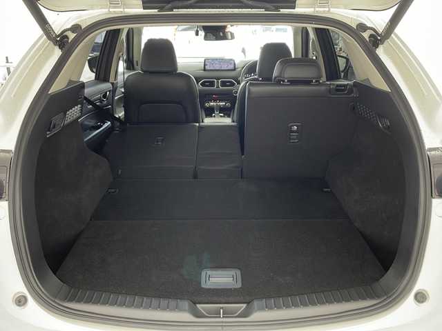 マツダ ＣＸ－５ 25S Lパッケージ 兵庫県 2023(令5)年 2万km スノーフレイクホワイトパールマイカ ・純正ナビ&TV&BT&USB&スマートフォン連携/・全方位カメラ/・ETC/・純正前後ドライブレコーダー/・レーダークルーズコントロール/・i-ACTIVSENSE/・レーンキープアシスト/・車線逸脱警報/・前後コーナーセンサー/・HUD/・BSM/・衝突軽減ブレーキ/・LEDオートライト/・オートマチックハイビーム/・パワーバックドア/・パドルシフト/・レザーシート/・シートヒーター/・パワーシート/・メモリーシート/・ステアリングヒーター/・純正19インチアルミホイール/・純正フロアマット/・電動パーキングブレーキ/・ブレーキホールド/・スマートキー/・プッシュスタート/・防眩ミラー