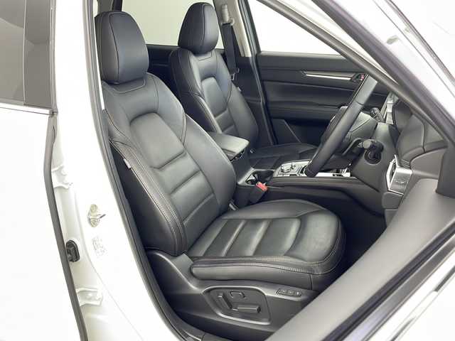 マツダ ＣＸ－５ 25S Lパッケージ 兵庫県 2023(令5)年 2万km スノーフレイクホワイトパールマイカ ・純正ナビ&TV&BT&USB&スマートフォン連携/・全方位カメラ/・ETC/・純正前後ドライブレコーダー/・レーダークルーズコントロール/・i-ACTIVSENSE/・レーンキープアシスト/・車線逸脱警報/・前後コーナーセンサー/・HUD/・BSM/・衝突軽減ブレーキ/・LEDオートライト/・オートマチックハイビーム/・パワーバックドア/・パドルシフト/・レザーシート/・シートヒーター/・パワーシート/・メモリーシート/・ステアリングヒーター/・純正19インチアルミホイール/・純正フロアマット/・電動パーキングブレーキ/・ブレーキホールド/・スマートキー/・プッシュスタート/・防眩ミラー