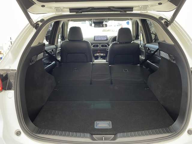 マツダ ＣＸ－５ 25S Lパッケージ 兵庫県 2023(令5)年 2万km スノーフレイクホワイトパールマイカ ・純正ナビ&TV&BT&USB&スマートフォン連携/・全方位カメラ/・ETC/・純正前後ドライブレコーダー/・レーダークルーズコントロール/・i-ACTIVSENSE/・レーンキープアシスト/・車線逸脱警報/・前後コーナーセンサー/・HUD/・BSM/・衝突軽減ブレーキ/・LEDオートライト/・オートマチックハイビーム/・パワーバックドア/・パドルシフト/・レザーシート/・シートヒーター/・パワーシート/・メモリーシート/・ステアリングヒーター/・純正19インチアルミホイール/・純正フロアマット/・電動パーキングブレーキ/・ブレーキホールド/・スマートキー/・プッシュスタート/・防眩ミラー
