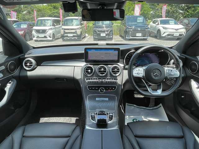 メルセデス・ベンツ Ｃ２２０ｄ ローレウスエディション 埼玉県 2019(令1)年 2.9万km ダイヤモンドホワイト 純正HDDナビTV/バックカメラ/黒レザーシート/前席シートヒーター/前席メモリー付パワーシート/パワートランクリッド/パークトロニック/純正１８インチAW/LEDヘッドライト/ヘッドアップディスプレイ/アクティブクルーズコントロール/アクティブブレーキアシスト/道路標識アシスト/パーキングアシスト/アテンションアシスト/レーンチェンジアシスト/ブラインドスポットアシスト/インテリジェントライトシステム/ロケイターライティング/オートライト/パドルシフト/プッシュスタート/ETC2.0/保証書付整備手帳/取扱説明書