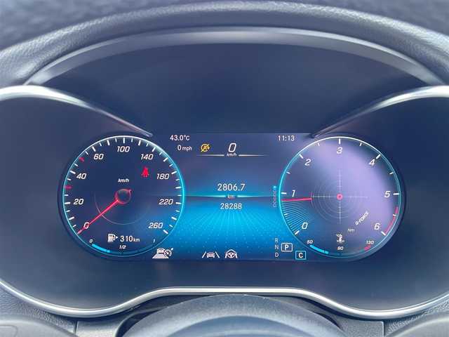 メルセデス・ベンツ Ｃ２２０ｄ ローレウスエディション 埼玉県 2019(令1)年 2.9万km ダイヤモンドホワイト 純正HDDナビTV/バックカメラ/黒レザーシート/前席シートヒーター/前席メモリー付パワーシート/パワートランクリッド/パークトロニック/純正１８インチAW/LEDヘッドライト/ヘッドアップディスプレイ/アクティブクルーズコントロール/アクティブブレーキアシスト/道路標識アシスト/パーキングアシスト/アテンションアシスト/レーンチェンジアシスト/ブラインドスポットアシスト/インテリジェントライトシステム/ロケイターライティング/オートライト/パドルシフト/プッシュスタート/ETC2.0/保証書付整備手帳/取扱説明書