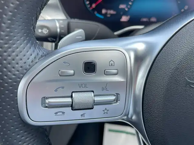 メルセデス・ベンツ Ｃ２２０ｄ ローレウスエディション 埼玉県 2019(令1)年 2.9万km ダイヤモンドホワイト 純正HDDナビTV/バックカメラ/黒レザーシート/前席シートヒーター/前席メモリー付パワーシート/パワートランクリッド/パークトロニック/純正１８インチAW/LEDヘッドライト/ヘッドアップディスプレイ/アクティブクルーズコントロール/アクティブブレーキアシスト/道路標識アシスト/パーキングアシスト/アテンションアシスト/レーンチェンジアシスト/ブラインドスポットアシスト/インテリジェントライトシステム/ロケイターライティング/オートライト/パドルシフト/プッシュスタート/ETC2.0/保証書付整備手帳/取扱説明書