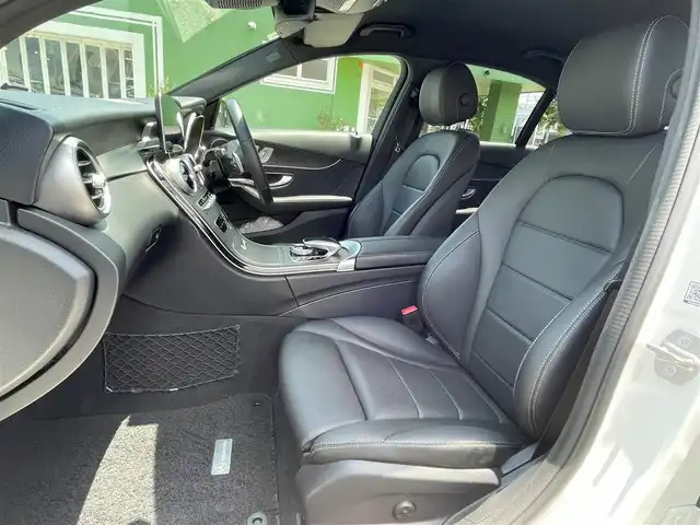 メルセデス・ベンツ Ｃ２２０ｄ ローレウスエディション 埼玉県 2019(令1)年 2.9万km ダイヤモンドホワイト 純正HDDナビTV/バックカメラ/黒レザーシート/前席シートヒーター/前席メモリー付パワーシート/パワートランクリッド/パークトロニック/純正１８インチAW/LEDヘッドライト/ヘッドアップディスプレイ/アクティブクルーズコントロール/アクティブブレーキアシスト/道路標識アシスト/パーキングアシスト/アテンションアシスト/レーンチェンジアシスト/ブラインドスポットアシスト/インテリジェントライトシステム/ロケイターライティング/オートライト/パドルシフト/プッシュスタート/ETC2.0/保証書付整備手帳/取扱説明書