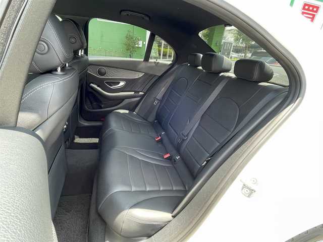 メルセデス・ベンツ Ｃ２２０ｄ ローレウスエディション 埼玉県 2019(令1)年 2.9万km ダイヤモンドホワイト 純正HDDナビTV/バックカメラ/黒レザーシート/前席シートヒーター/前席メモリー付パワーシート/パワートランクリッド/パークトロニック/純正１８インチAW/LEDヘッドライト/ヘッドアップディスプレイ/アクティブクルーズコントロール/アクティブブレーキアシスト/道路標識アシスト/パーキングアシスト/アテンションアシスト/レーンチェンジアシスト/ブラインドスポットアシスト/インテリジェントライトシステム/ロケイターライティング/オートライト/パドルシフト/プッシュスタート/ETC2.0/保証書付整備手帳/取扱説明書