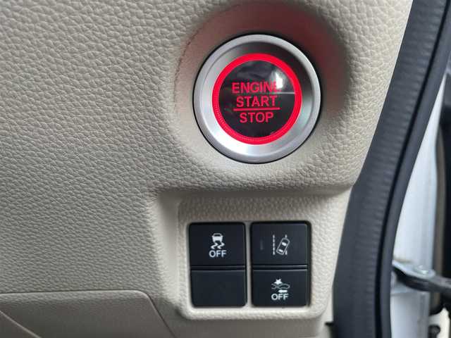 ホンダ Ｎ ＢＯＸ G ホンダセンシング 秋田県 2018(平30)年 9.3万km プレミアムホワイトパールⅡ (株)IDOMが運営する【じしゃロン 秋田店】の自社ローン専用車両になります。こちらは現金またはオートローンご利用時の価格です。自社ローンご希望の方は別途その旨お申付け下さい///////////クルーズコントロール/ドアバイザー/プッシュスタート/ETC/スライドドア/スマートキー/社外オーディオ/シートヒーター