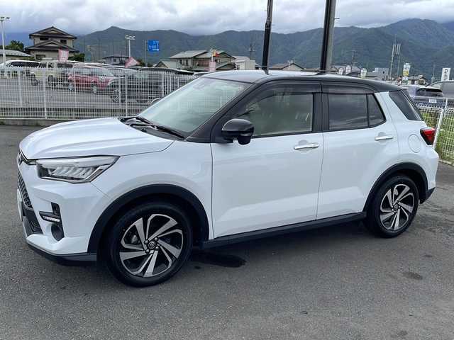 トヨタ ライズ Z 山梨県 2020(令2)年 4.5万km ブラックマイカメタリック/シャイニングホワイトパール 純正ＳＤナビ　/バックカメラ　/フルセグＴＶ　/Ｂｌｕｔｏｏｔｈ　/ＣＤ　/ＵＳＢ　/純正ビルトインＥＴＣ　/ドラレコ　/合皮シートカバー　/前席シートヒーター　/ＡＢＳ　/横滑り防止装置　/レーンキープアシスト　/ＡＡＣ