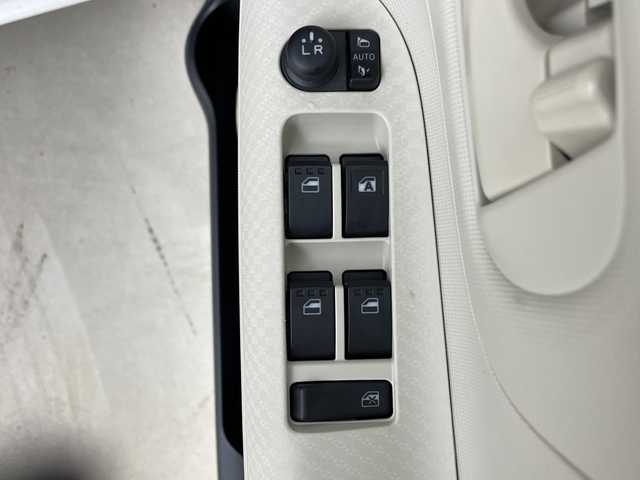 ダイハツ ムーヴ キャンバス X SA Ⅲ 道央・札幌 2021(令3)年 1.6万km パールホワイトⅢ/ナチュラルベージュマイカメタリック 2トーン ・ワンオーナー/・４WD/・社外メモリーナビ KENWOOD〈TV＆CD＆USB＆ipod〉/・バックカメラ/・スマートアシスト/・両側パワースライドドア/・LEDヘッドライト/・ETC/・シガーソケット/・アイドリングストップ/・社外AW付スタッドレスタイヤあり/・スマートキー/・スペアキー/・保証書/・取り扱い説明書