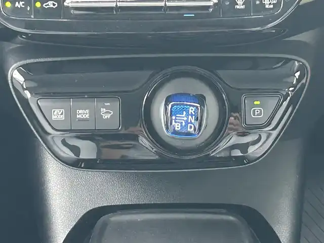 トヨタ プリウス A 福島県 2019(平31)年 3.5万km ホワイトパールクリスタルシャイン 純正ナビ/(AM/FM/SD/DISC)/フルセグTV/Bluetooth/バックカメラ/純正フロアマット/ETC2.0/レーダークルーズコントロール/ヘッドアップディスプレイ/ブラインドスポットモニター/レーンアシスト/運転席パワーシート/コーナーセンサー/横滑り防止機能/パーキングアシスト/純正ドライブレコーダー/ＬＥＤヘッドライト/オートハイビーム/プッシュスタート/スペアキー×１