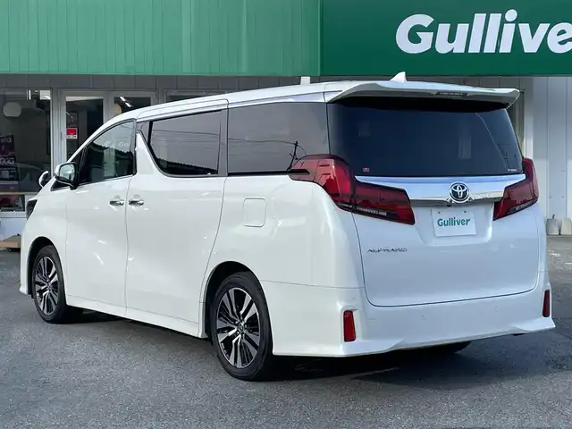 トヨタ アルファード S Cパッケージ 千葉県 2022(令4)年 6.2万km ホワイトパールクリスタルシャイン サンルーフ/黒レザーシート/純正ディスプレイオーディオ/・ナビ/Bluetooth/フルセグTV/純正12.1インチフリップダウンモニター/両後パワースライドドア/パワーバックドア/前席パワーシート/前席シートヒーター/前席シートベンチレーション/トヨタセーフティーセンス/・プリクラッシュセーフティー/・レーンディパーチャーアラート/・パーキングサポートブレーキ/・ロードサインアシスト/アダプティブクルーズコントロール/ステアリングヒーター/スマートキー/前後コーナーセンサー/AC100V100W電源/純正ドライブレコーダー【DRT-H68A】/ビルトインETC/純正18インチアルミホイール/黒木目調パネル/純正LEDヘッドライト/フォグランプ/社外HDMI/サイド＆カーテンエアバッグ/新車時保証書＆取扱説明書